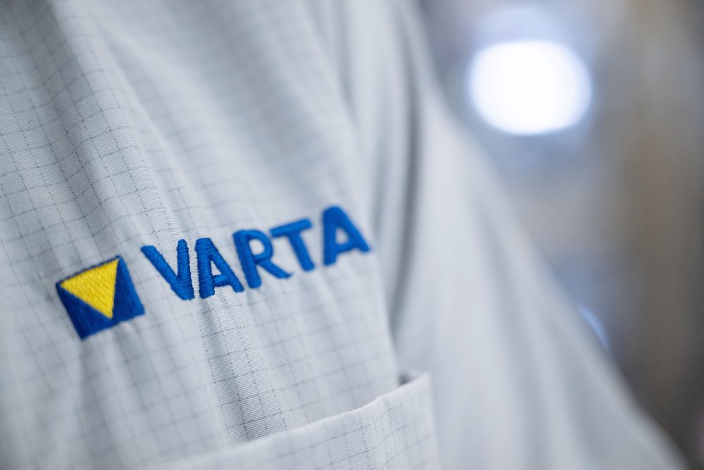 Nemecký výrobca batérií Varta zatvára závod v Bavorsku a prepúšťa 350 ľudí