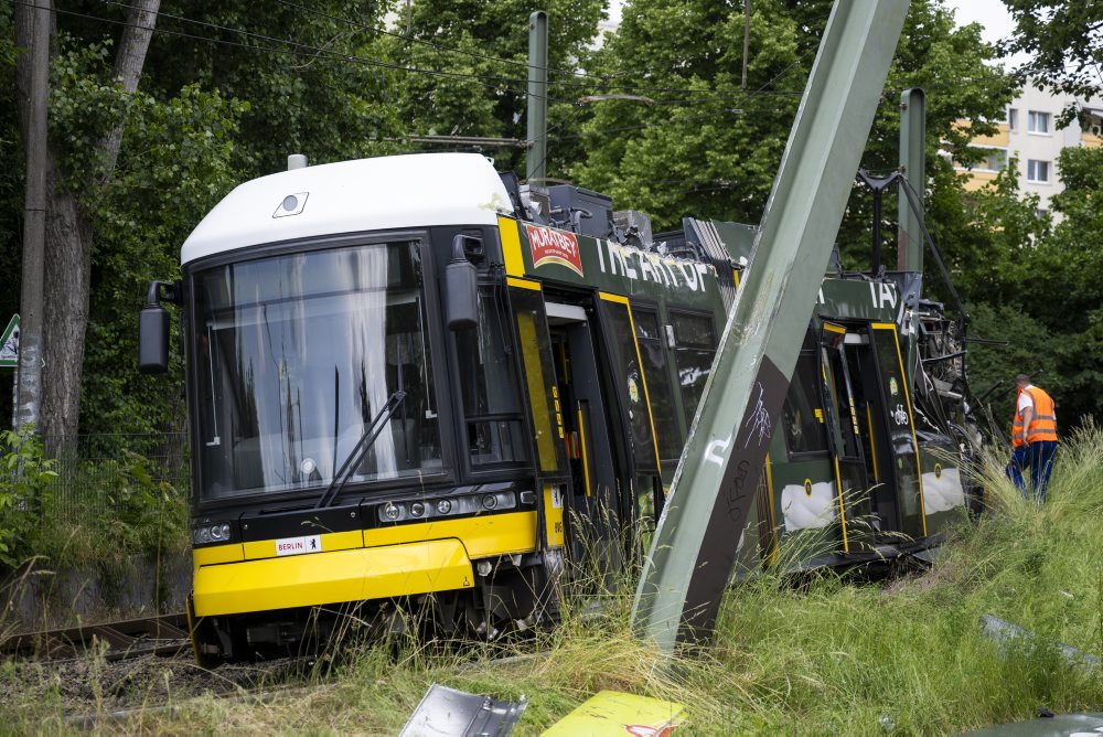 Nemecko: Pri havárii električky v Berlíne sa zranilo 20 ľudí
