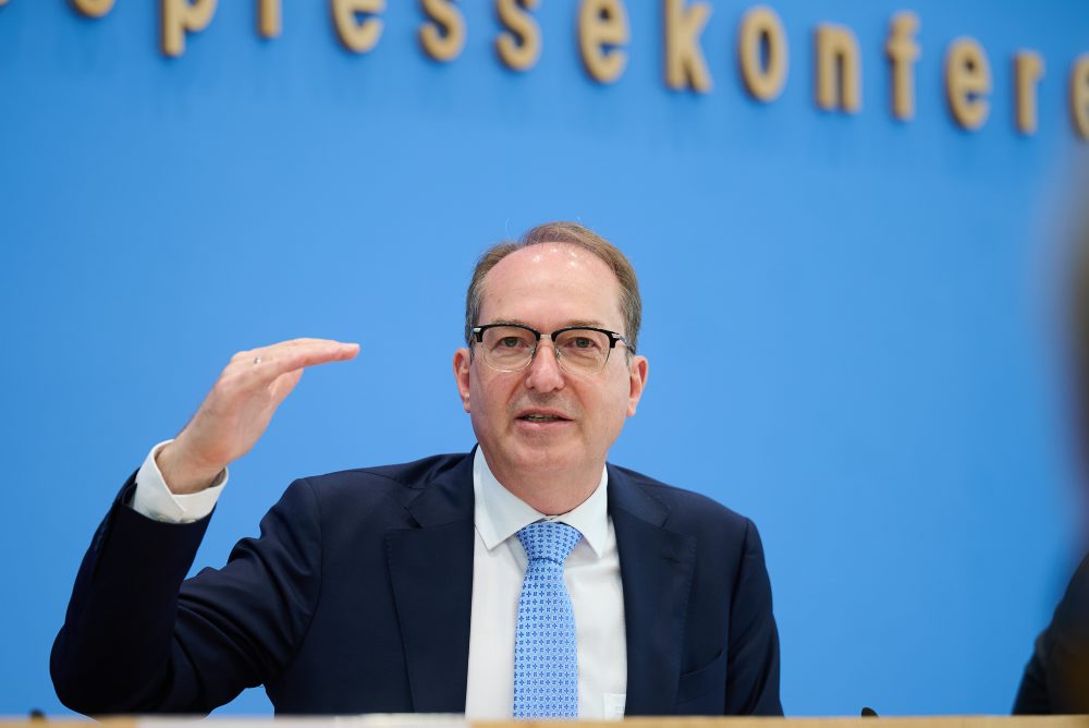 Nemecký minister vnútra očakáva prvú dohodu o návratovom centre do konca roka