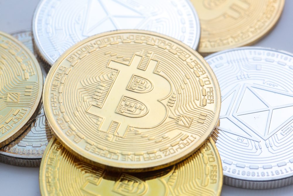 Bitcoin klesol pod 60.000 USD a zaznamená najhorší mesiac od júna 2022