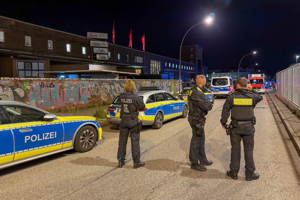 Dvaja muži zomreli pravdepodobne po streľbe v Hamburgu