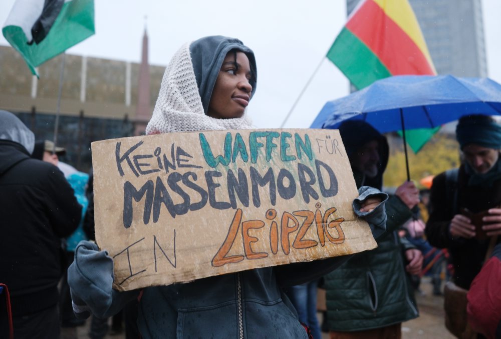 Protest v Lipsku proti novej továrni na strely s plochou dráhou letu