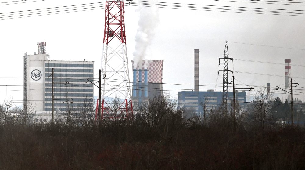 Snímka z protestného zhromaždenie OZ KOVO v U. S. Steel Košice v Šaci
