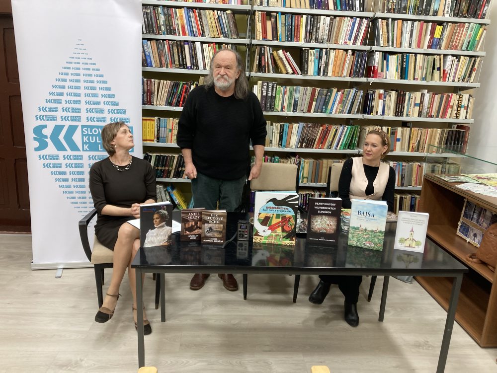 V Báčskom Petrovci majú Zimu s knihou, spravodajcovi TASR chystajú vydanie knihy