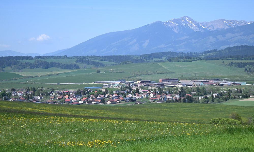 Vysoké Tatry z obce Važec 
