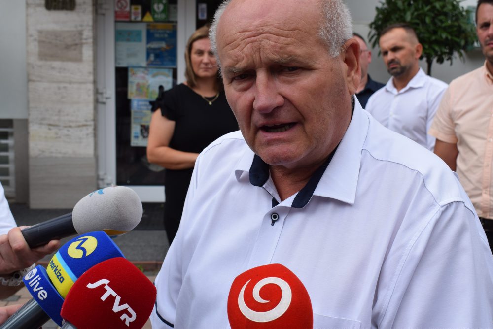 Radnica v Púchove spustila petíciu proti rušeniu zastavovania expresov Tatran