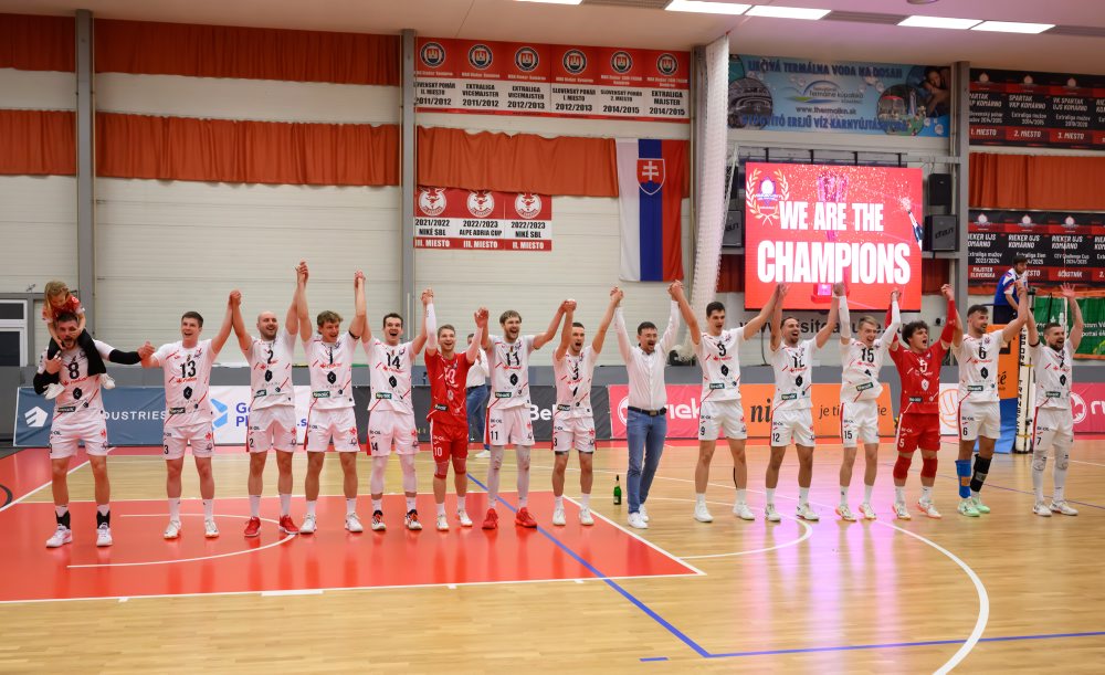 Rieker UJS Komárno - VK Slovan Bratislava