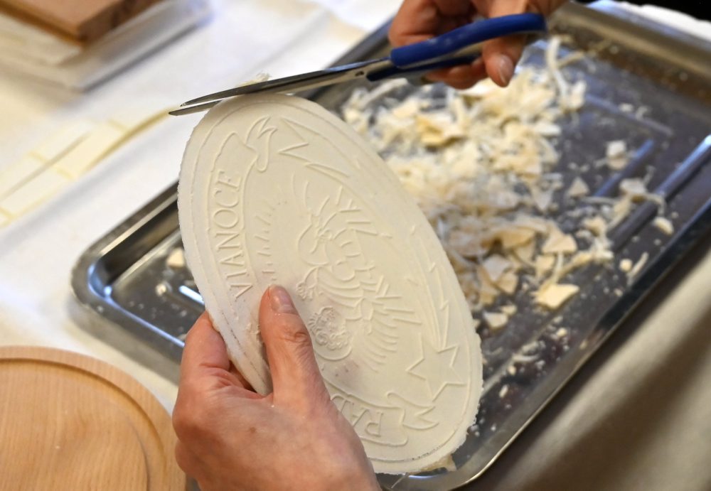 Pečenie vianočných oblátok vo Vranove nad Topľou