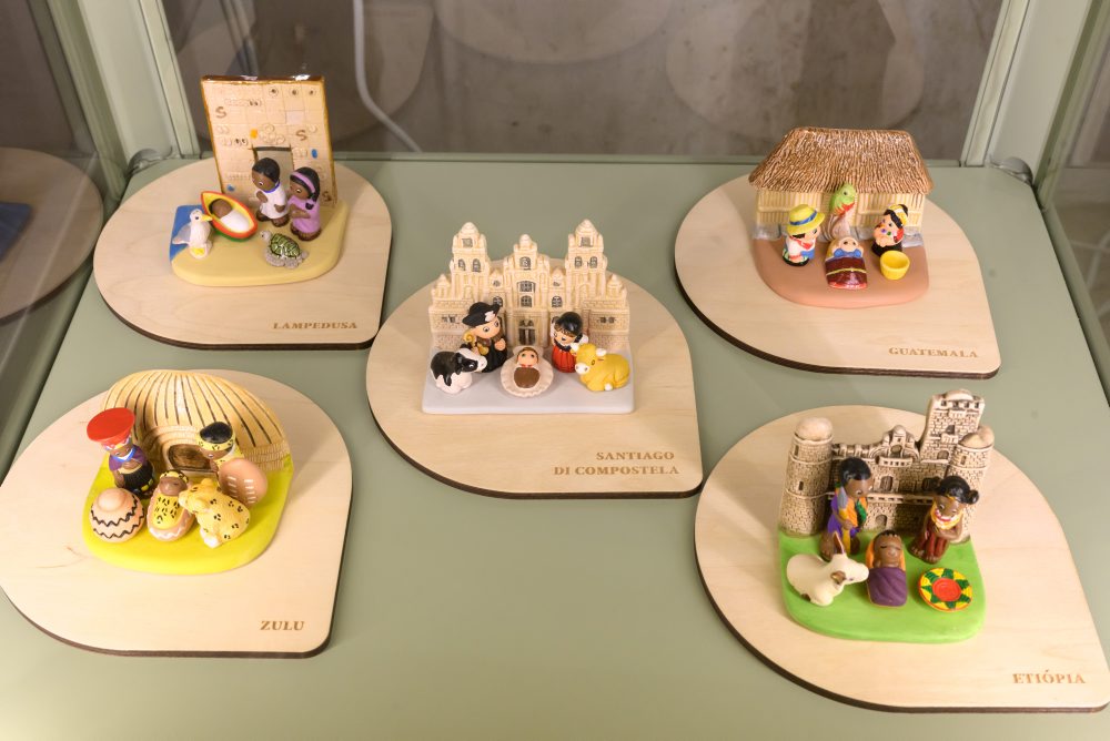 Výstava miniatúrnych betlehemov z celého sveta v Bazilike svätého Emeráma na Nitrianskom hrade