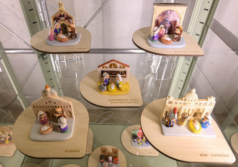Výstava miniatúrnych betlehemov z celého sveta v Bazilike svätého Emeráma na Nitrianskom hrade