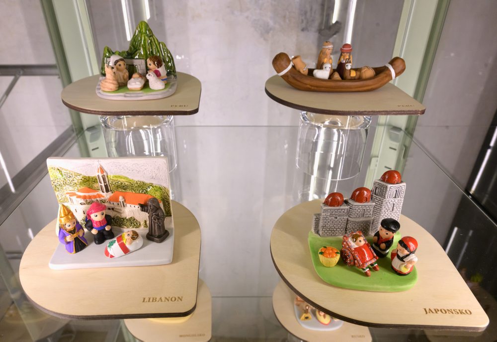 Výstava miniatúrnych betlehemov z celého sveta v Bazilike svätého Emeráma na Nitrianskom hrade