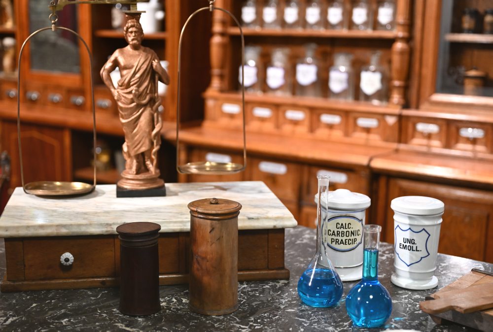 Expozícia Lekáreň U Božieho oka vo Východoslovenskom múzeu v Košiciach