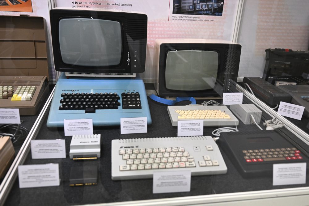 V Slovenskom technickom múzeu v Košiciach otvorili výstavu histórie výpočtovej techniky na Slovensku 