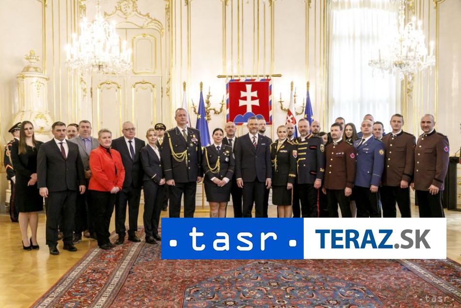 Prezident vyzval na zlepšenie podmienok záchranných zložiek