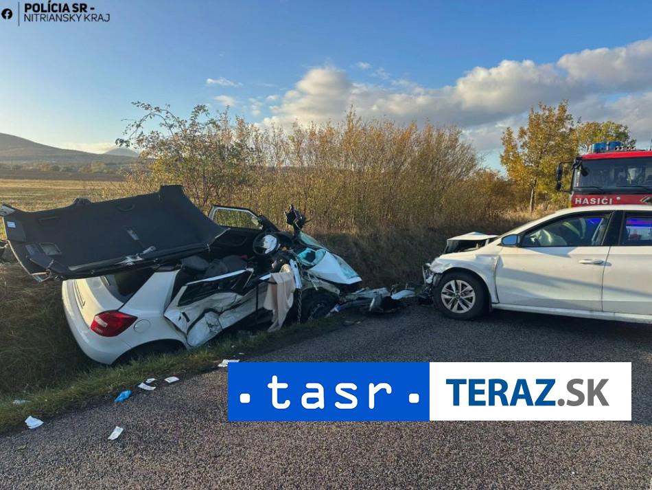 Traja ľudia sa zranili pri zrážke dvoch áut pri Nitre