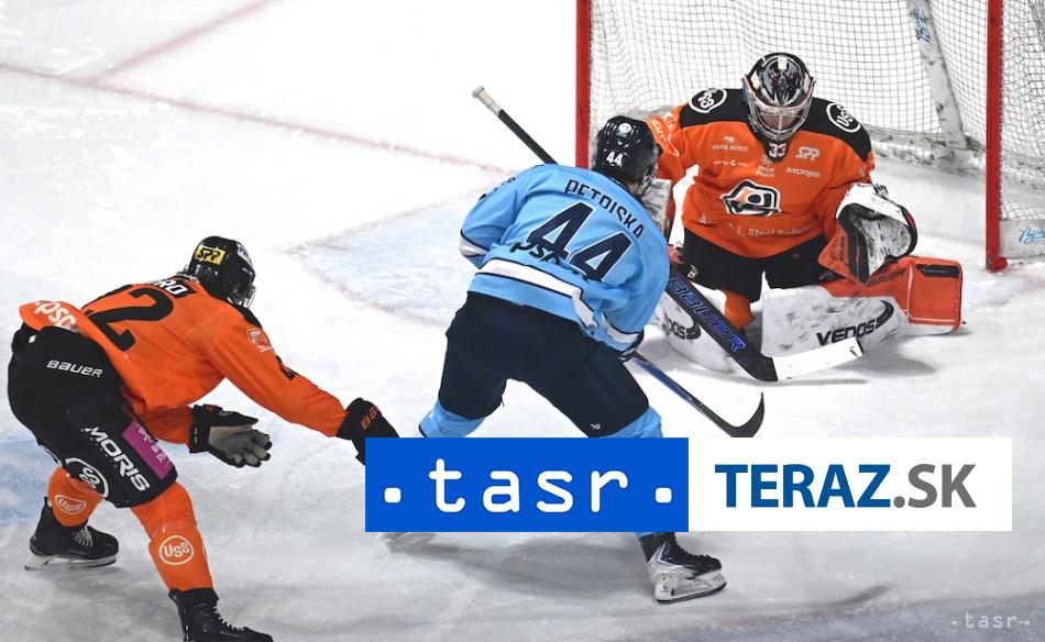 SÚHRN: Slovan prehral v Košiciach, vedie len o bod, derby pre Bystricu Kép