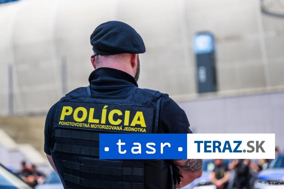 Chystajú obstarávanie na čiapky a klobúčiky pre policajtov a hasičov