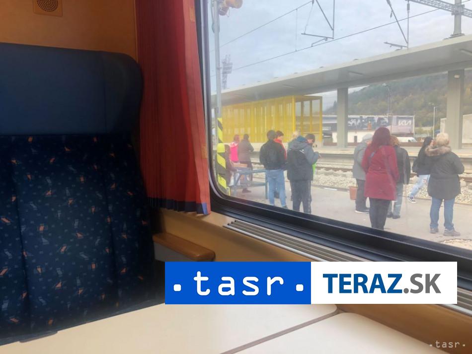 ZSSK umožní cestovať cez víkend do Trenčína a späť na jeden lístok