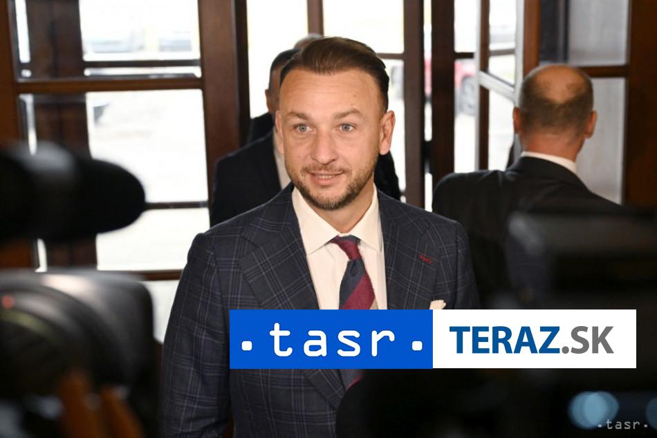 J. Ferenčák chce rokovať s premiérom o odvolaní M. Šutaja Eštoka