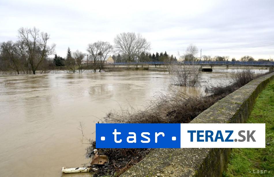 VIDEO: Lekárovce sú pre výšku hladiny rieky Uh v pohotovosti