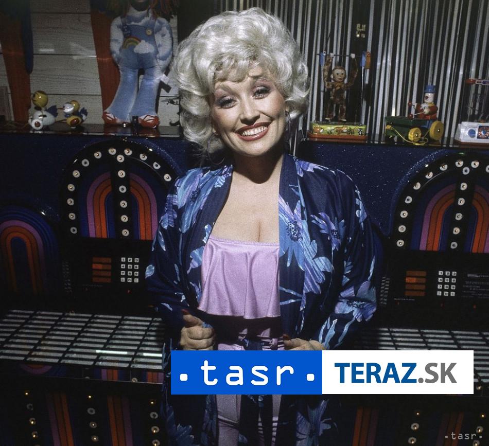 Trump po smrti Dolly Parton nariadil spustenie amerických vlajok
