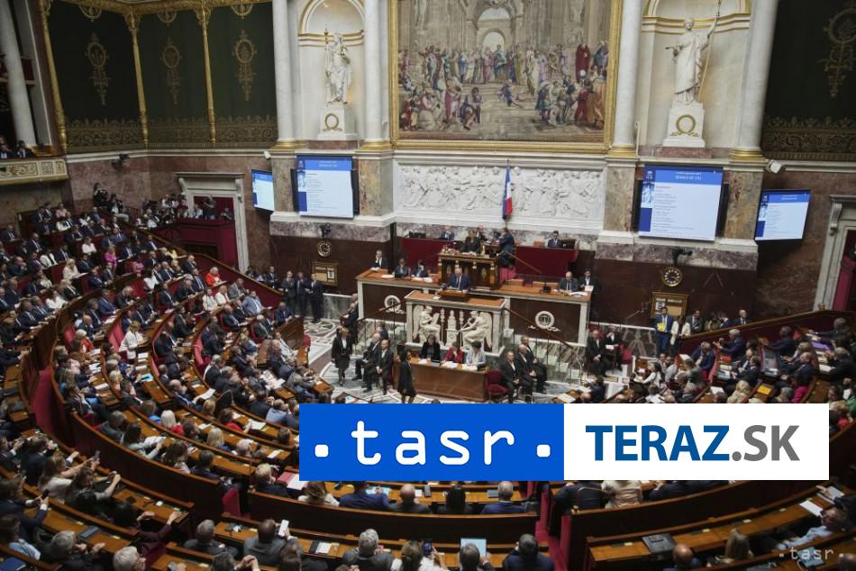 Francúzsky premiér pred hlasovaním o dôvere vlády požiadal o podporu